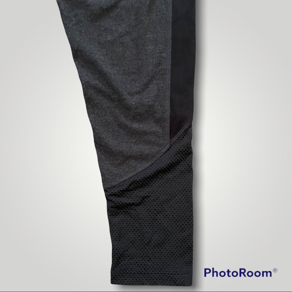 PINK Victoria's Secret Yoga Leggings Dark Heather Gray, Black, with Mesh Panels - Picture 5 of 11